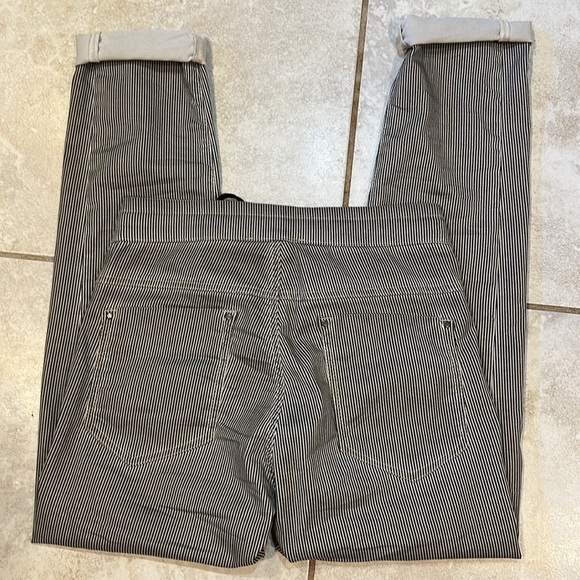 Alembika Black and White Railroad Stripe Pull On Crop Pants 0 - Picture 6 of 6